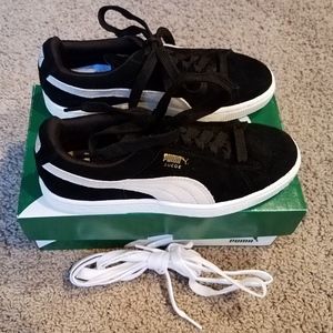 Women Puma Black Suede Classic Sneakers 6 Like New